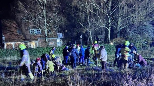 Cel puţin nouă răniţi, inclusiv trei grav, în nordul Olandei, după ce o maşină intră într-un grup de persoane în marja unei parade la Nunspeet. Poliţia evocă un ”accident grav”