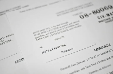 Aproximativ 8.000 de documente noi din disarul Epstein, dezvăluite de Departamentul american al Justiţiei, inclusiv imagini de supraveghere din august 2019, când infractorul sexual newyorkez Jeffrey Epstein a fost găsit mort în celula în care era încarcerat