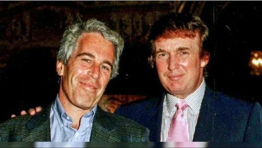 Trump a zburat cu avionul lui Epstein de opt ori în anii '90, potrivit noilor documente făcute publice. Într-o postare din 2024, Trump spunea că nu a fost niciodată în avionul lui Epstein sau pe insula lui „stupidă”