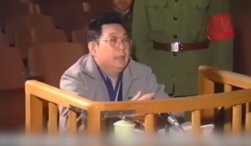 Imagini rare din timpul procesului generalului chinez care a sfidat ordinul de reprimare a protestelor din Tiananmen, distribuite online