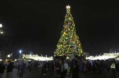 Familii ucrainene organizează o cină de Crăciun, la Kiev, pentru copii deplasaţi