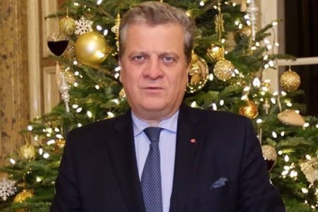 Ambasadorul Poloniei în Franţa, Jan Emeryk Rosciszewski, suspendat din funcţie în cadrul unei anchete cu privire la emiterea unor diplome false. El a fost arestat pe aeroport la Varşovia şi audiat de Biroul Central Anticorupţie