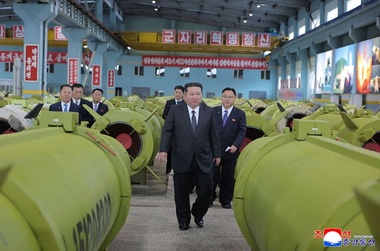 Kim Jong Un ordonă creşterea şi modernizarea producţiei de rachete în 2026