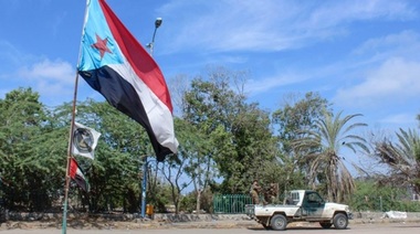 Aproximativ 15.000 de combatanţi yemeniţi susţinuţi de Raid, comasaţi la frontiera Arabiei Saudite cu Yemenul. Separatişti STC din cadrul Guvernului yemenit denunţă atacuri saudite vizând poziţii pe care le-au cucerit luna trecută în estul Yemenului