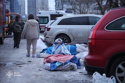 Atacul rus de la Kiev, soldat cu cel puţin patru morţi şi 28 de răniţi, inclusiv doi copii, arată că Rusia ”nu vrea să pună capăt Războiului” din Ucraina, acuză Zelenski înainte să plece în SUA pentru ca să se întâlnească cu Trump