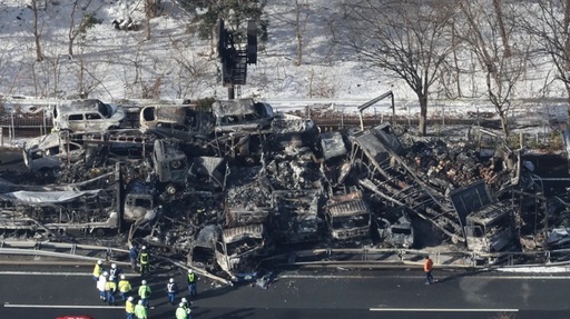 Cel puţin doi morţi şi 26 de răniţi în Japonia, într-un carambol de 67 de vehicule pe o autostradă înzăpezită, în urma unei coliziuni între două camioane, la Minakami. 20 de maşini cuprinse de un incendiu, stins după şapte ore