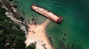 Patru spanioli daţi dispăruţi în Indonezia, în urma unui naufragiu al unui vapor turistic