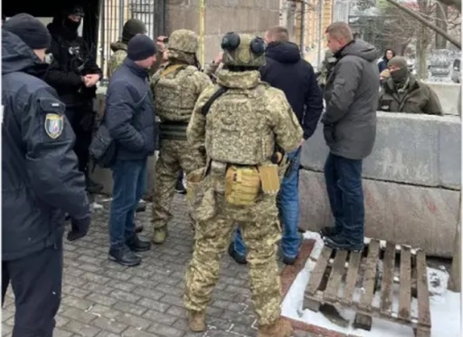 NABU acuză deputaţi de luare de mită în schimbul votului şi încearcă să percheziţioneze birouri guvernamentale la Kiev, într-un nou scandal, dezvăluit după plecarea lui Zelenski în SUA la o întâlnire cu Trump