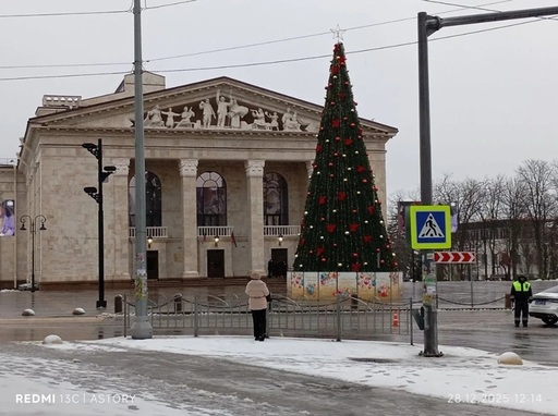 Teatrul din Mariupol, redeschis de către ocupaţia rusă din Doneţk în estul Ucrainei controlat de Moscova. Sankt Petersburgul a contribuit la reconstrucţie cu muncitori şi arhitecţi