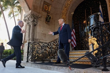 Preşedintele israelian Isaac Herzog îl contrazice pe Trump şi dezminte că au discutat despre graţierea lui Netanyahu. ”Este un premier pe timp de război. Este un erou. Cum să nu fie graţiat?”. ”Am vorbit cu preşedintele (Herzog) şi mi-a spus că graţierea este în curs”