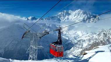 UPDATE. Italia - Cel puţin patru răniţi după ce o telecabină a rămas blocată în urma unui accident. Circa 100 de persoane, evacuate cu elicopterul de la 2.800 de metri altitudine