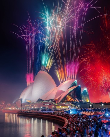 Lumea începe să-şi ia rămas bun de la 2025 cu focuri de artificii şi diverse tradiţii