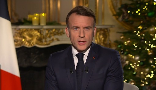 Macron promite un an 2026 „util” şi spune că va rămâne la lucru „până în ultima secundă”. Printre priorităţi: serviciu militar voluntar, interzicerea reţelelor sociale în cazul copiilor şi o lege pentru moartea asistată