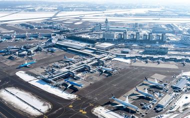 Haos în traficul aerian din Europa: Grecia s-a confruntat cu o defecţiune fără precedent a sistemului radio de trafic aerian. Aeroportul din Bergamo a avut probleme tehnice cu sistemul de ghidare la aterizare. Zboruri anulate în Olanda din cauza vremii