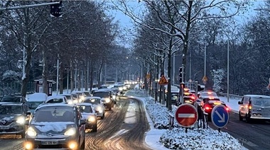 Doi morţi în Franţa, un şofer de ridesharig care a căzut cu maşina în râul Marna, din cauza zăpezii şi poleiului, şi o persoană moartă într-un accident rutier, ambii în Île-de-France