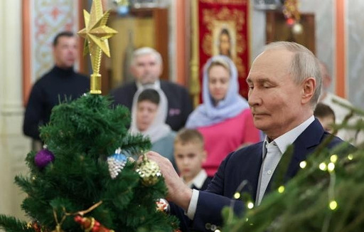 Crăciun în Rusia - Putin a participat la o slujbă care a durat toată noaptea / Preşedintele rus a transmis urări credincioşilor care sărbătoresc Crăciunul pe rit vechi