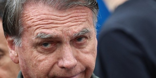 Jair Bolsonaro, ”rănit uşor” după ce a căzut în celulă. El a căzut din pat în timp ce dormea şi s-a lovit la cap de mobilă, anunţă soţia sa. Avocaţii săi cer Curţii Supreme un transfer la spital, în urma unui refuz al medicului poliţiei 