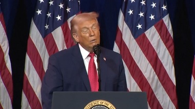 Trump reafirmă, într-un discurs la Kennedy Center, în faţa republicanilor din Camera Reprezentanţilor, că l-a constrâns pe Macron să crească preţul medicamentelor în Franţa, într-o pretinsă convorbire telefonică, a cărei existenţă a fost dezminţită în decembrie de Élysée