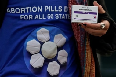 Interzicerea pilulei avortului în Wyoming, găsită contrară Constituţiei statului, anulată de către Curtea Constituţională locală. Guvernatorul republican Mark Gordon vrea să rezolve această problemă ”morală” printr-un referendum asupra unui amendament constituţional