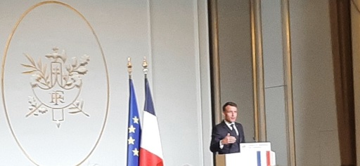Macron acuză SUA, la Conferinţa ambasadorilor, că se ”îndepărtează treptat” de anumiţi aliaţi şi ”se eliberează de regulile internaţionale”. El denunţă o ”adevărată tentaţie de împărţire a lumii” între ”marile puteri”