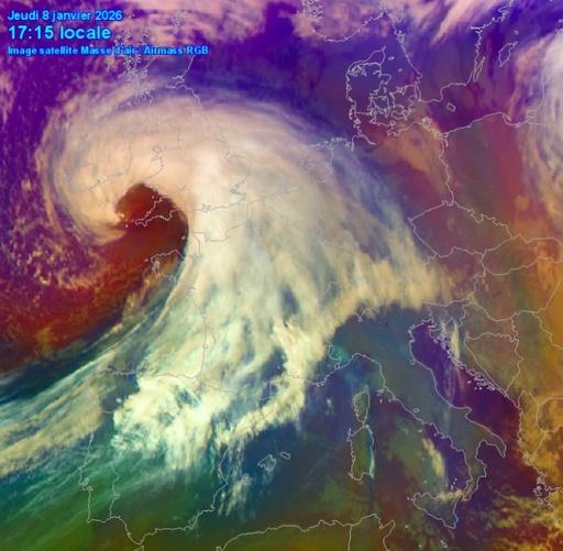 „Bombă meteorologică”. Cu rafale de 160 km/h şi valuri de până la 9 metri furtuna Goretti declanşează coduri roşii în Franţa şi Anglia