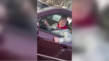 Telefonul mobil al agentului ICE a surprins confruntarea fatală din Minneapolis. Înregistrarea agravează şi mai mult tensiunile. Disensiuni cu privire la cine face ancheta. În weekend sunt aşteptate noi proteste - VIDEO