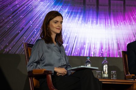 INTERVIU - Diana Năsulea, expertă în relaţii internaţionale: Protestele din Iran, declanşate de faptul că Guvernul îşi reduce veniturile din petrol la 2,17 miliarde dolari. Restul banilor merg la Gardienii Revoluţiei, care finanţează grupările teroriste