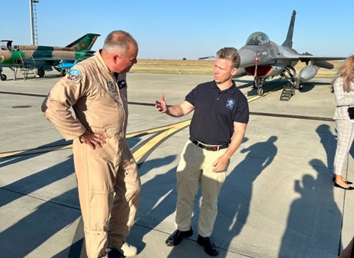 Suedia vrea zece sateliţi militari şi cumpără drone de spionaj, de război electronic, kamikaze, de deminare şi de supraveghere maritimă în valoare de aproape 374 mil. €. ”Ameninţării tot mai mari a Rusiei i se adaugă imprevizibilitatea sporită a SUA”, avertizează Pål Jonson