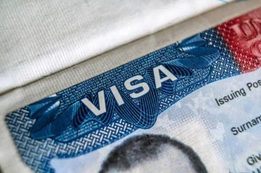 Departamentul de Stat anunţă că a revocat peste 100.000 de vize de la întoarcerea lui Trump la putere, un record. ”Mii” de vize, revocate în urma unor agresiuni şi conducerii în stare de ebrietate. 800 dintre vizele revocate privesc studenţi.