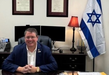 Un reprezentant republican din Florida, Randy Fine, depune un proiect de lege de anexare a Groenlandei, care să devină al 51-lea stat al SUA. ”America nu-şi poate lăsa viitorul pe mâna regimurilor care ne dispreţuiesc valorile şi caută să ne submineze securitatea”