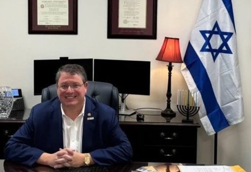 Un reprezentant republican din Florida, Randy Fine, depune un proiect de lege de anexare a Groenlandei, care să devină al 51-lea stat al SUA. ”America nu-şi poate lăsa viitorul pe mâna regimurilor care ne dispreţuiesc valorile şi caută să ne submineze securitatea”