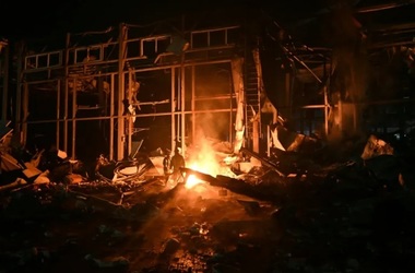 Cel puţin patru morţi şi 14 răniţi în Ucraina în atacuri ruse masive. ”Sute de mii de gospodării fără electricitate” în regiunea Kiev, denunţă Zelenski. Două petroliere greceşti, atinse de drone la Marea Neagră