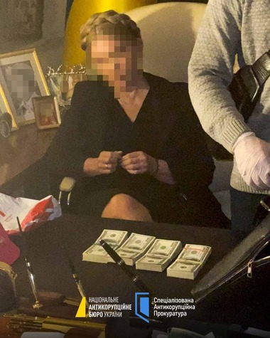 Iulia Timoşenko despre percheziţiile anticorupţie de la sediul partidului său: Au venit cu 5 microbuze, au răscolit tot biroul / NABU publică înregistrări audio şi video: teancuri de dolari pe biroul fostului premier