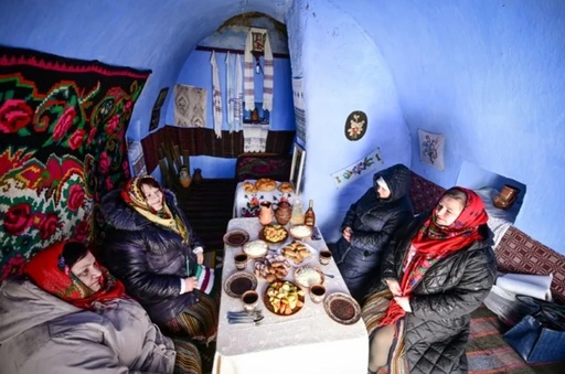 AFP: În R.Moldova, un sat mizează pe casele sale pitoreşti de hobbiţi