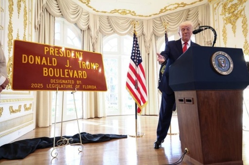 Trump inaugurează, în Florida, un bulevard care-i poartă numele, în faţa proprietăţii sale Mar-a-Lago. ”Îmi voi aminti acest gest excepţional toată viaţa mea”