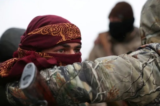Forţe siriene preiau controlul, de la trupe kurde, asupra unor oraşe şi instalaţii strategice în nordul şi estul Siriei, inclusiv al principalului câmp petrolier din Siria, al-Omar. Trupele lui al-Sharaa se apropie de Rakka, după ce au preluat Tabqa