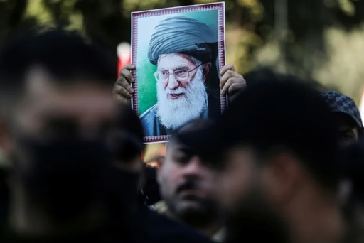 Un atac împotriva lui Khamenei ”echivalează cu un război total împotriva naţiunii”, îl avertizează Pezeshkian pe Trump