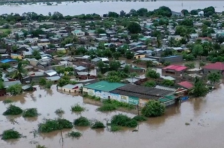 Africa de Sud declară stare de ”catastrofă naţională” în urma unor inundaţii care o afectează din decembrie, soldate cu 30 de morţi. Cel puţin nouă morţi în inundaţii şi în Mozambicul vecin
