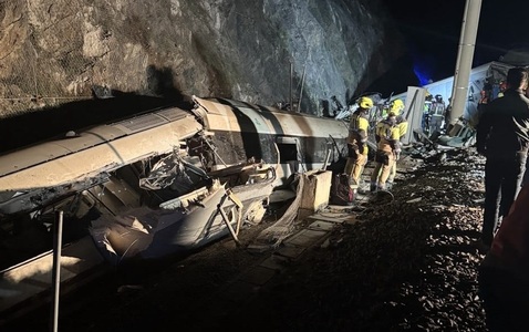 Un român aflat în trenul implicat în teribilul acident feroviar din Spania a supravieţuit. El se afla într-o convorbire video cu familia în momentul impactului