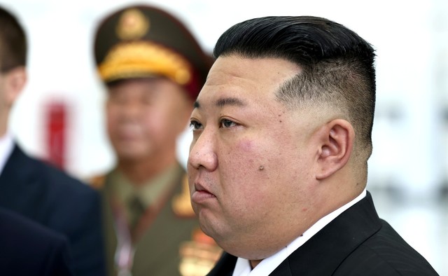 Kim Jong Un l-a demis „pe loc” pe viceprim-ministrul său în timp ce inspecta un complex industrial