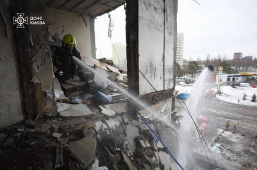 Un rănit şi peste 5.600 de imobile locuite fără căldură la Kiev, la - 14°C, în urma unor atacuri ruseşti cu dronă şi rachetă. Clădiri avariate, inclusiv o şcoală primară