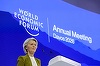 Ursula von der Leyen promite, la Forumul Economic Mondial, la Davos, un răspuns ”ferm” ameninţărilor lui Trump cu privire la Groenlanda şi taxe vamale. Ea se angajează să coopereze cu SUA în vederea unei ”îmbunătăţiri a securităţii în Arctica”