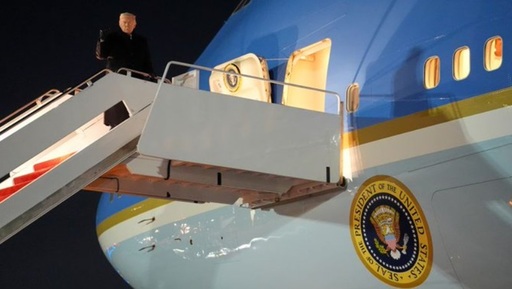 Trump soseşte cu două ore întârziere, la Zurich, în Elveţia, unde urmează să participe la Forumul Economic Mondial