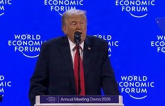 Trump afirmă la Davos că prim-ministrul ţării gazdă l-a „enervat” când l-a sunat ca să vorbească despre taxe