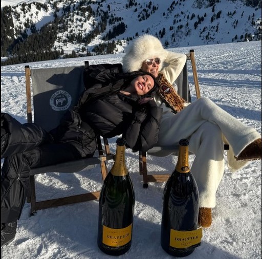 Şampanie, hotel de lux, avion privat, concert Patricia Kaas. Scandal în Rusia după o călătorie a unor vedete ruse în staţiunea franceză Courchevel