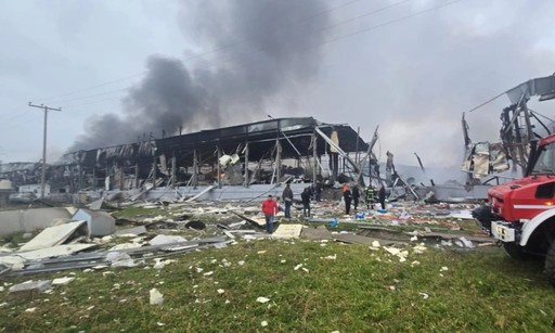 UPDATE - Trei morţi şi doi dispăruţi după un incendiu la o fabrică de biscuiţi din Grecia centrală