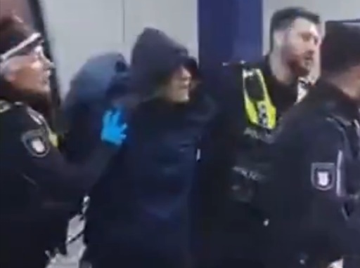 Autoarea atacului cu cuţitul din mai, la Hamburg, soldat cu 15 răniţi, internată de justiţie într-un spital psihiatric. Ea nu are un domiciliu stabil din octombrie 2024 şi suferă de schizofrenie paranoidă
