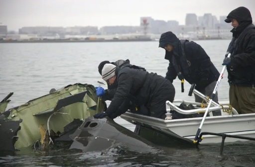 Anchetatorii NTSB, reuniţi să stabilească cauza probabilă a coliziunii între un elicopter militar şi un avion de linie la Washington, la un an de la dramă, soldată cu 67 de morţi