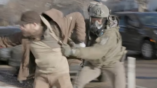 Un nou videoclip dezvăluie o confruntare fizică dintre Alex Pretti şi agenţii federali cu 11 zile înainte ca acesta să fie împuşcat mortal