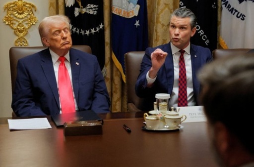 Trump dezminte că a adormit în timpul şedinţei Guvernului şi spune că a închis ochii din cauza monotoniei. ”Era un pic plictisitor”. Discuţii cu privire la sănătatea şi vigoarea sa, relansate, după ce declară WSJ că ia 325 de miligrame de aspirină zilnic